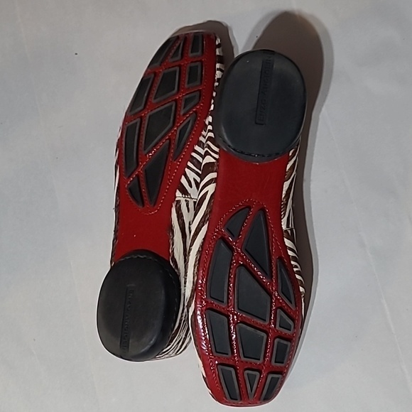 Women's Enzo Angiolini Cow Hide Flats - Picture 6 of 10